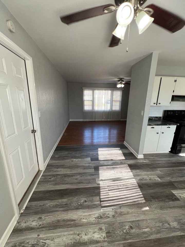 303 Brookside Dr - Photo 4 of 17