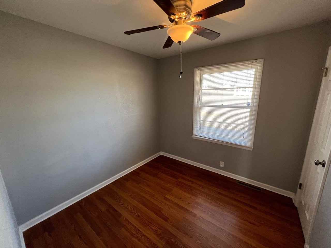 303 Brookside Dr - Photo 7 of 17