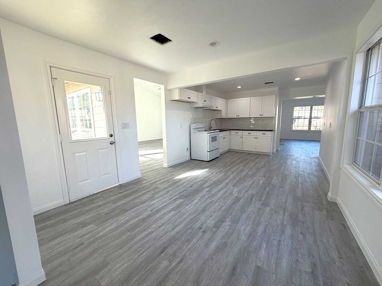 7430 Claiborne St - Photo 4 of 23