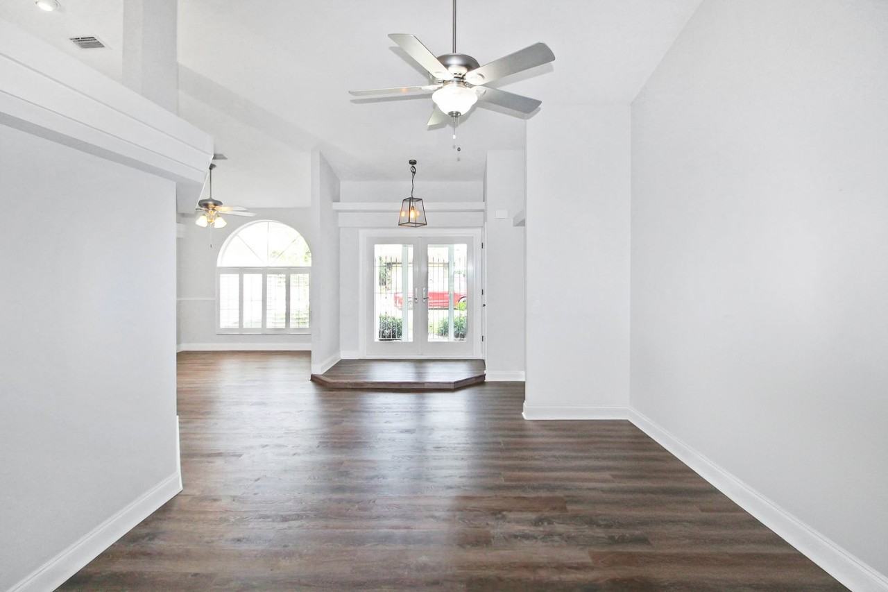 225 Woodingham Ln - Photo 5 of 22