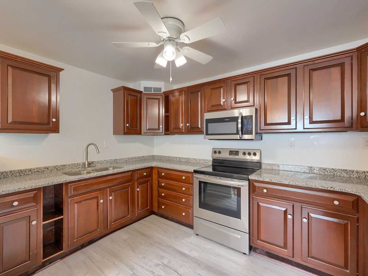 1396 Lowther Rd - Photo 2 of 32