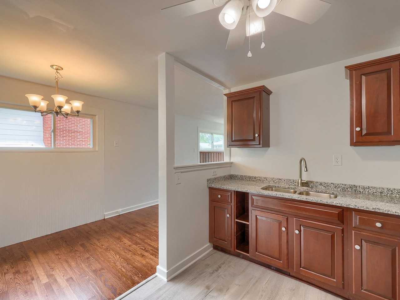 1396 Lowther Rd - Photo 4 of 32