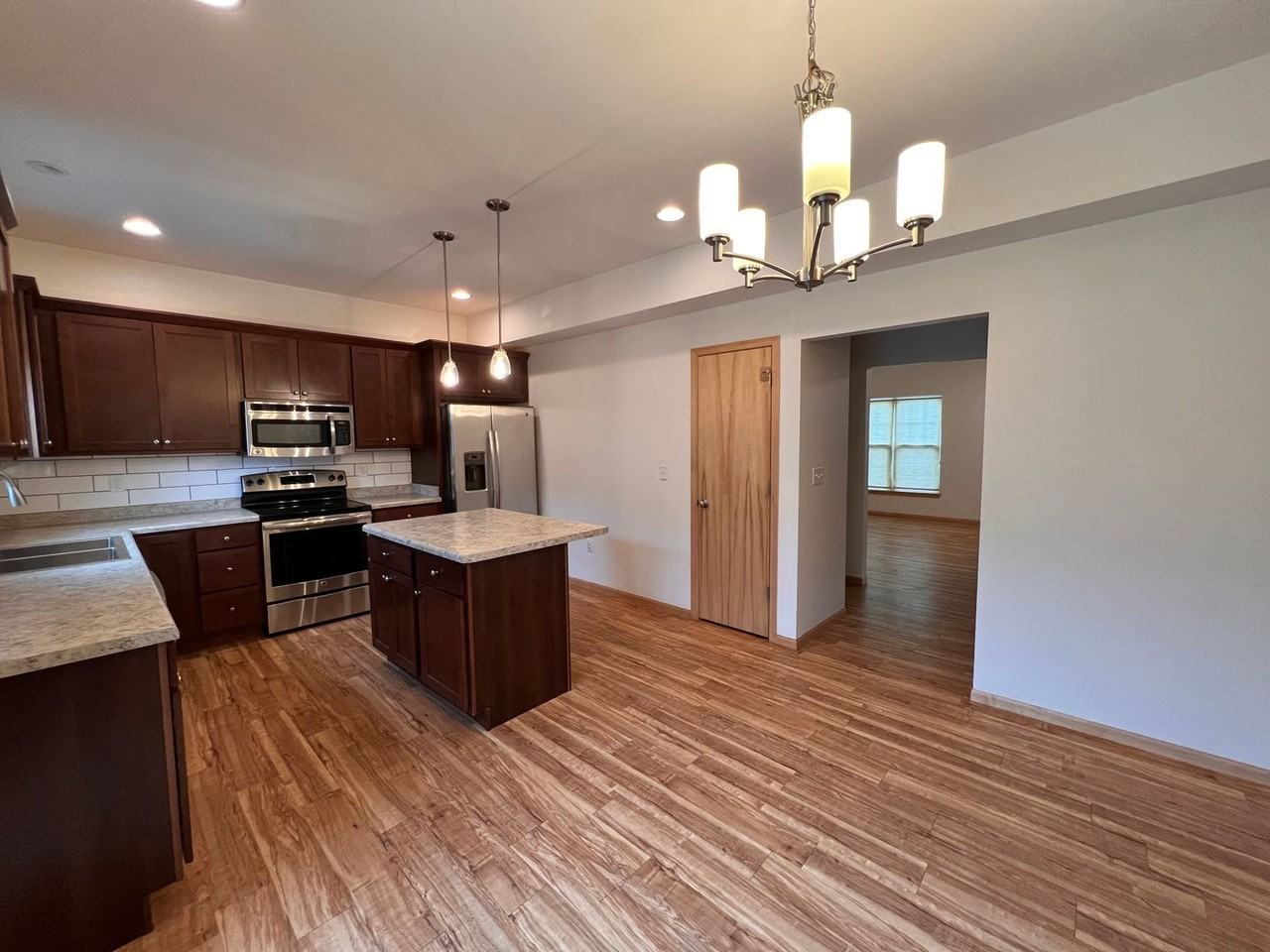 903 Scott Park Dr - Photo 6 of 14