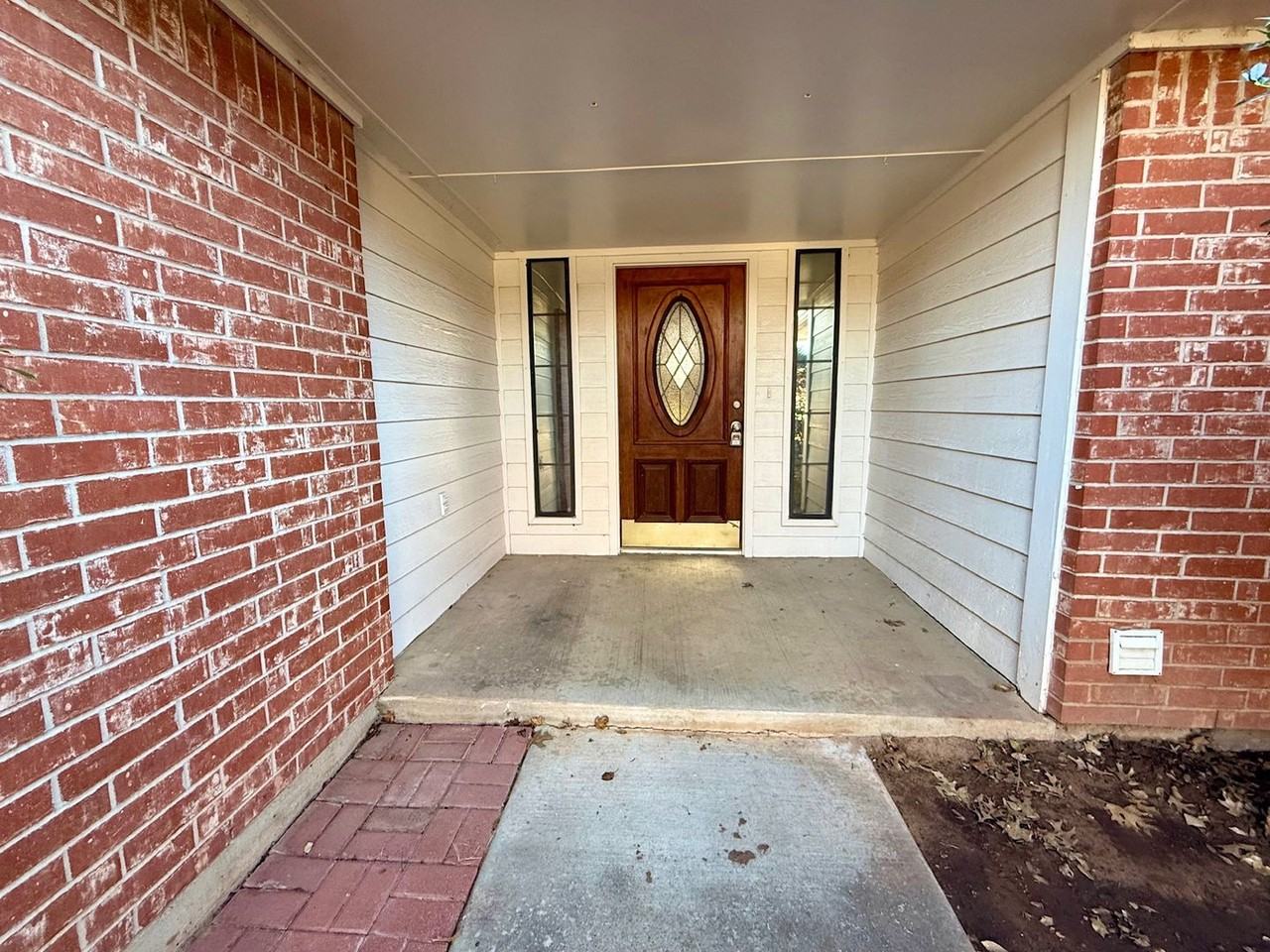 405 Edwards Dr - Photo 3 of 32