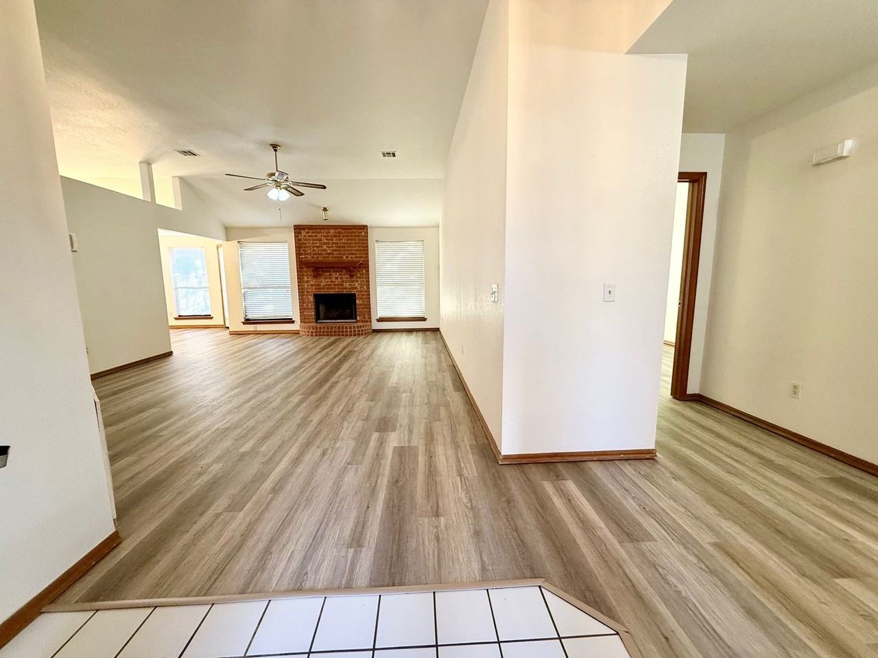 405 Edwards Dr - Photo 4 of 32