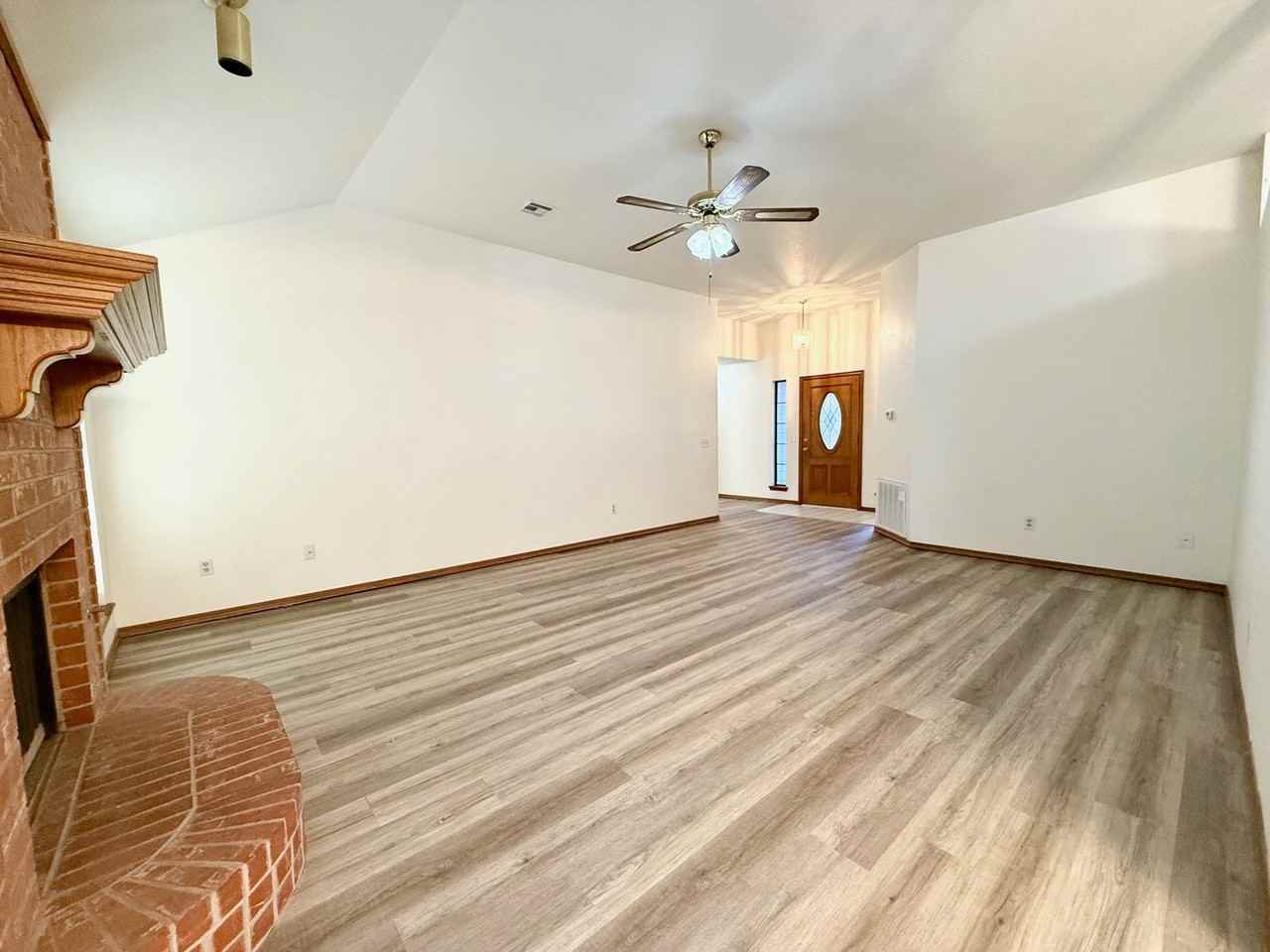 405 Edwards Dr - Photo 7 of 32