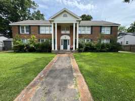 featured image of 705 Ockley Dr