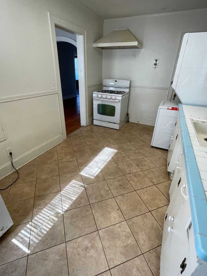 705 Ockley Dr - Photo 4 of 8