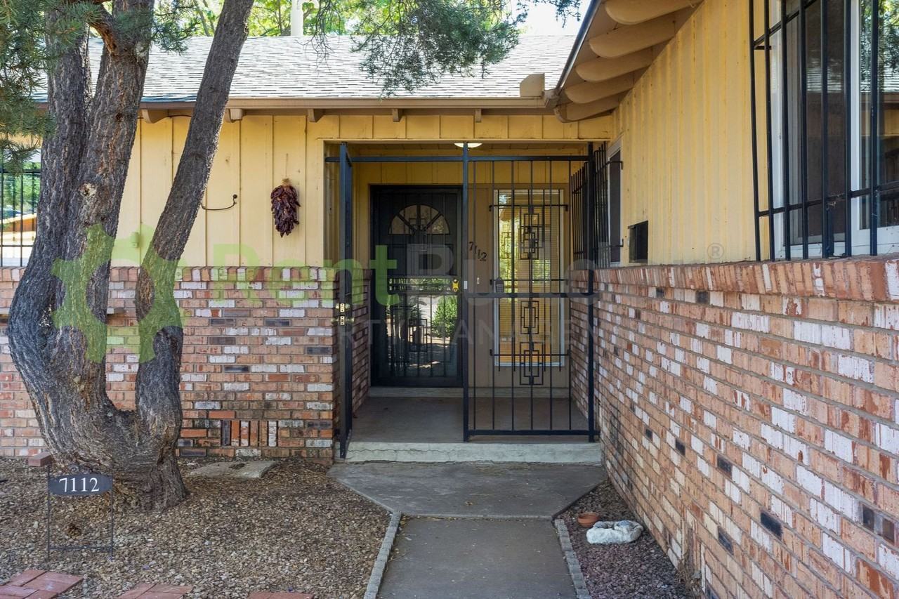 7112 Ottawa Rd Ne - Photo 2 of 28