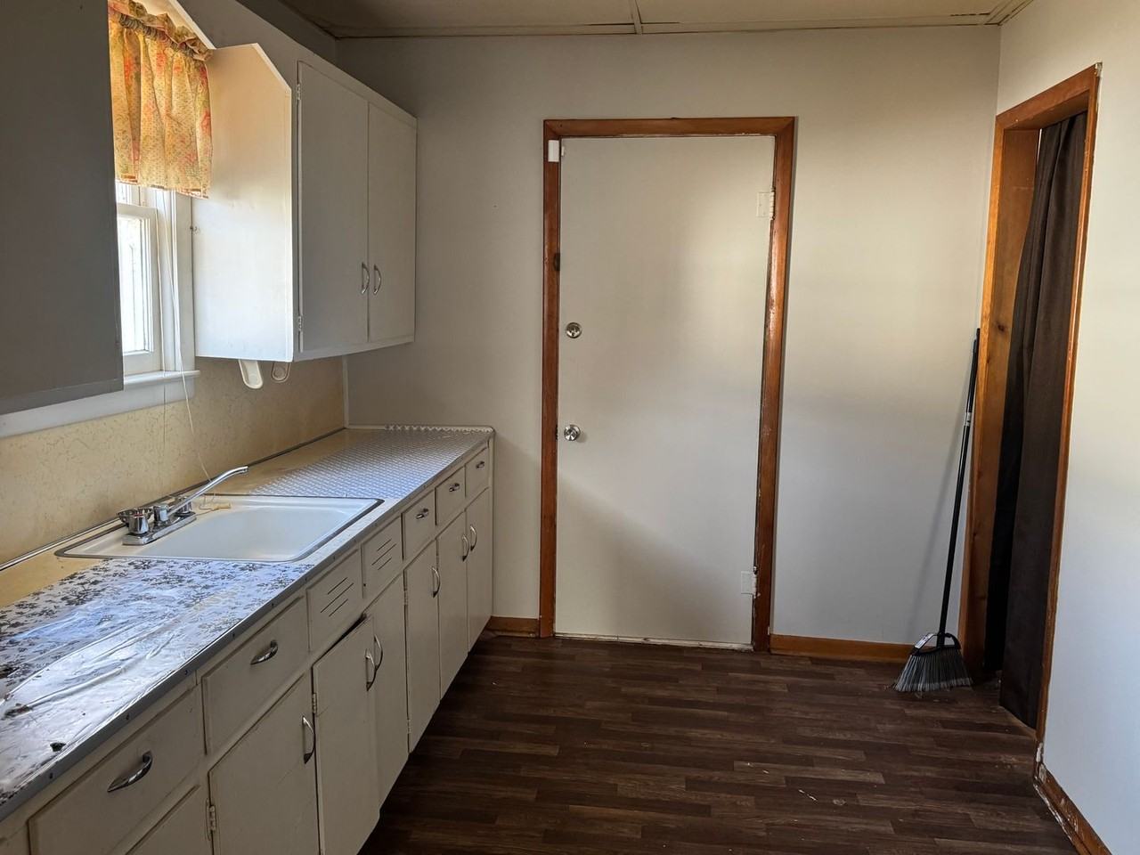 2026 E 10th St N - Photo 5 of 9