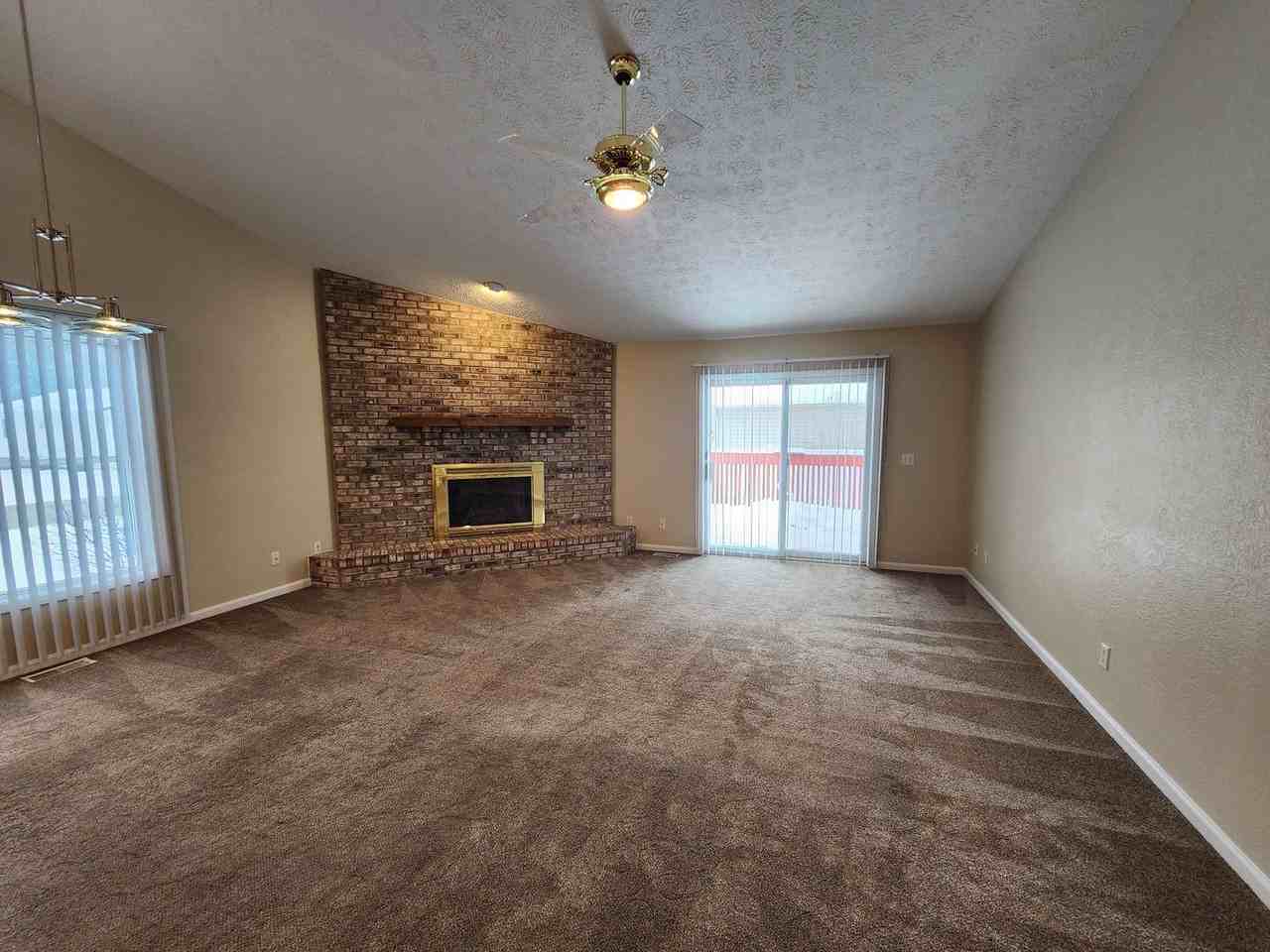 645 S 32nd St - Photo 5 of 15