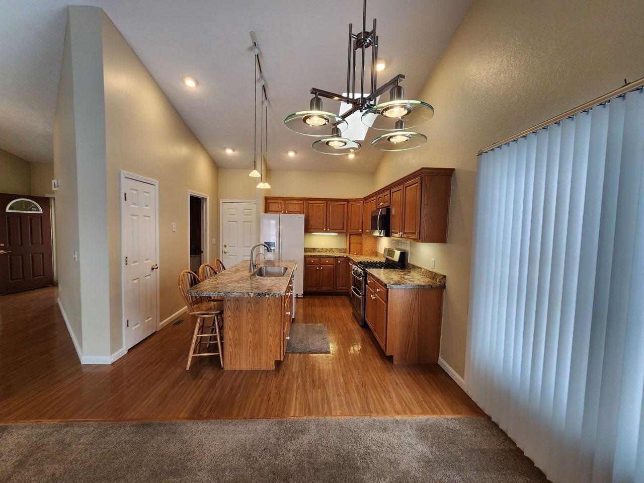 645 S 32nd St - Photo 6 of 15