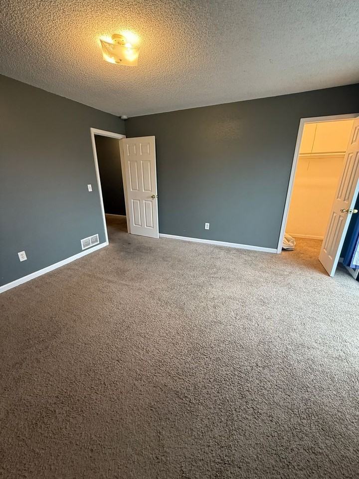 208 Ne Cedar Ct - Photo 7 of 12