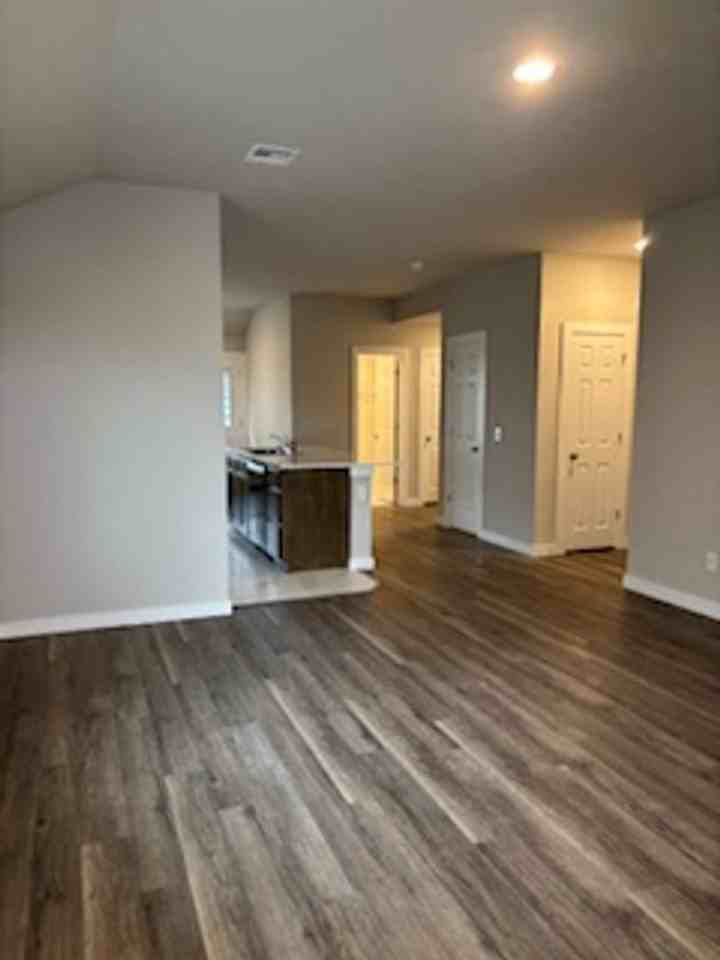 2120 Se 90th St - Photo 3 of 15