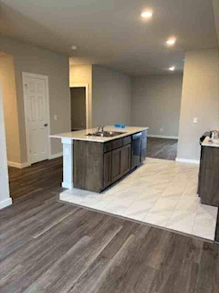 2120 Se 90th St - Photo 6 of 15