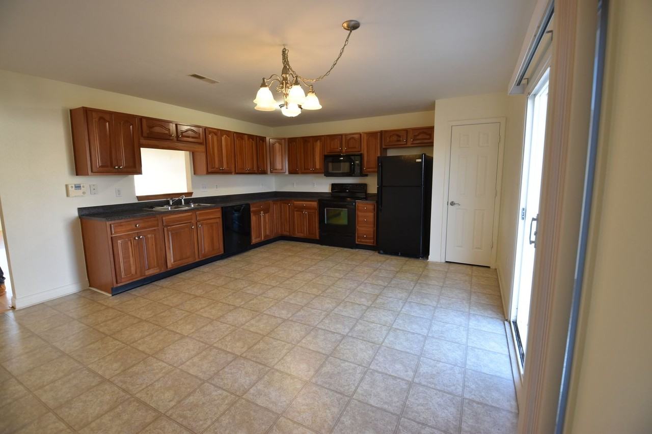 1677 Kingen Dr - Photo 6 of 12