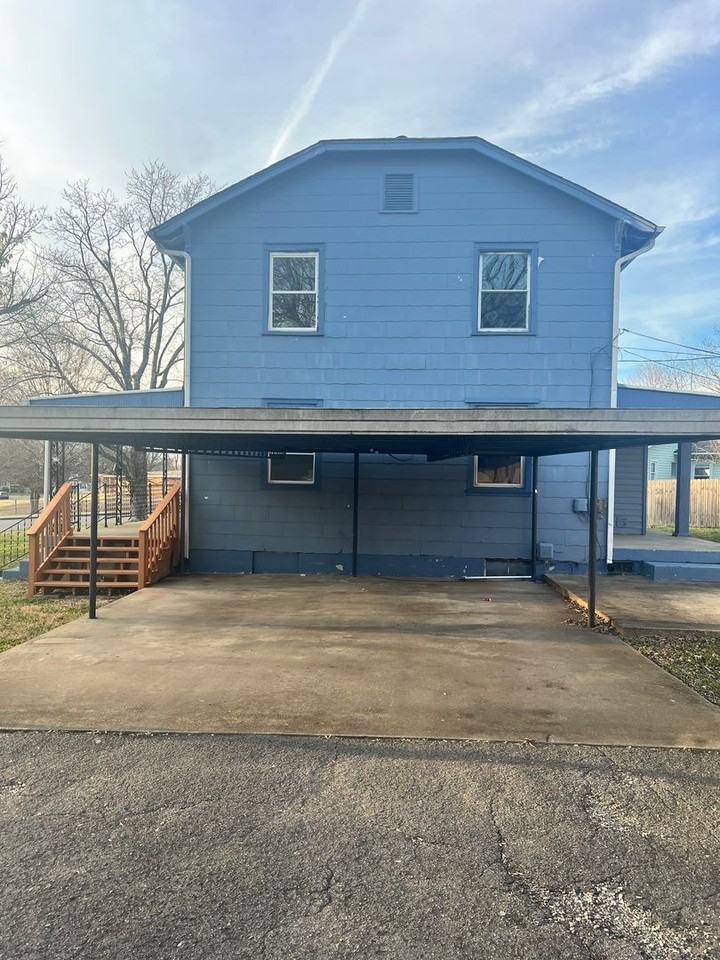 1011 Merritt St - Photo 2 of 26