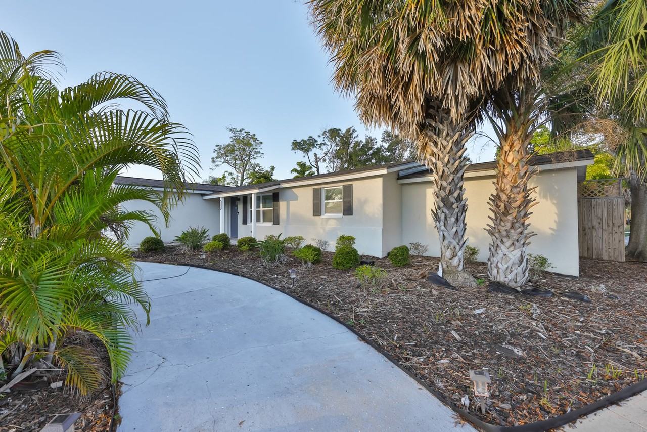 12870 101st Way - Photo 3 of 40