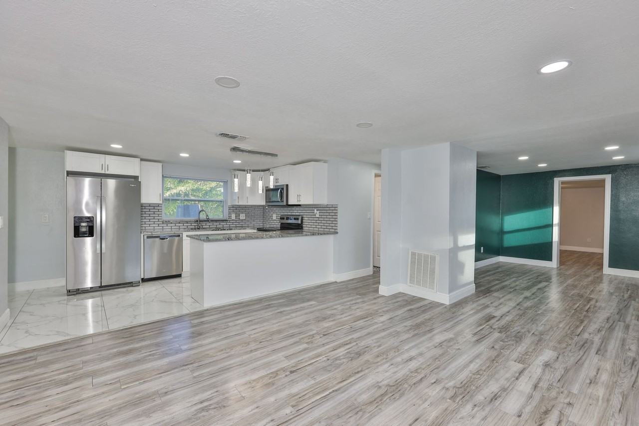 12870 101st Way - Photo 6 of 40