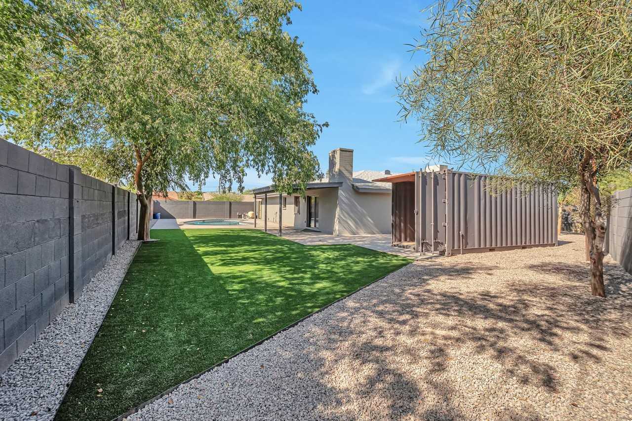 1015 E Loyola Dr - Photo 2 of 25