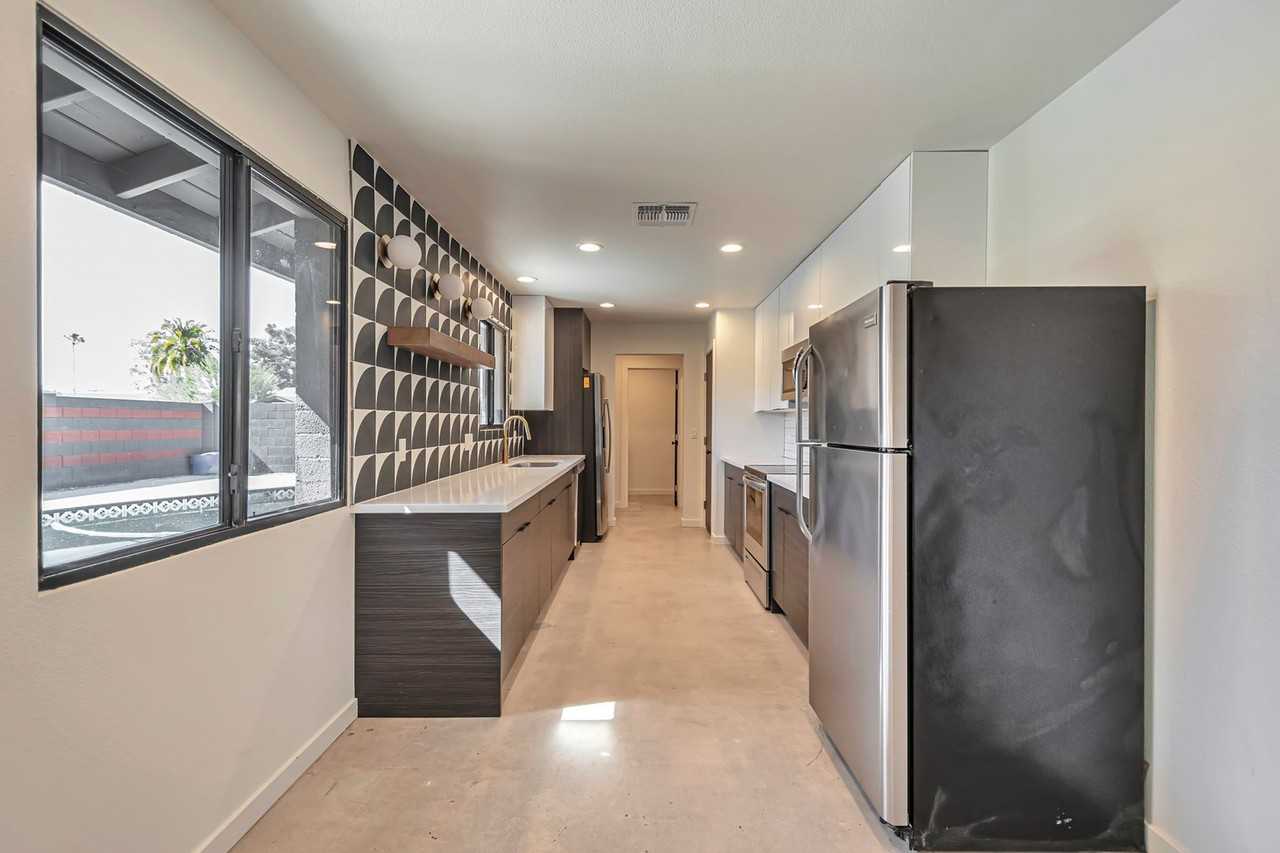 1015 E Loyola Dr - Photo 6 of 25