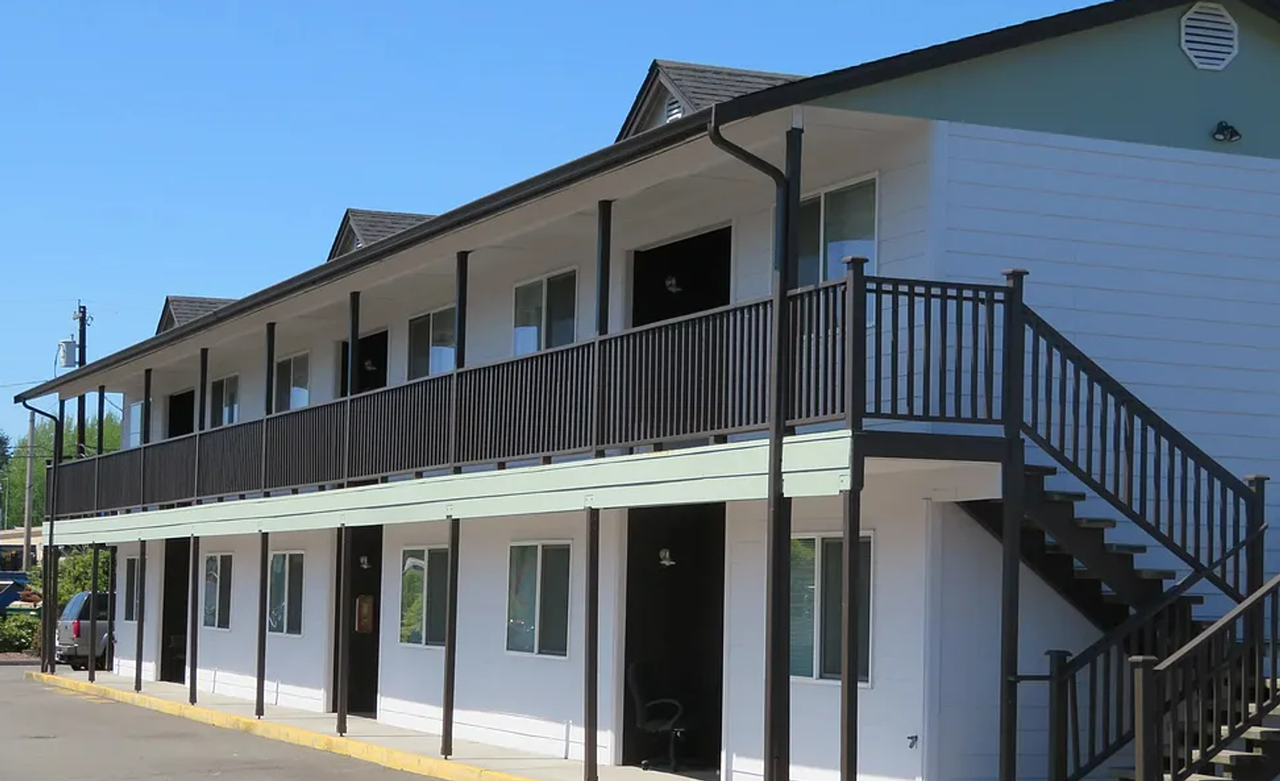 Colonial - Photo 2 of 10