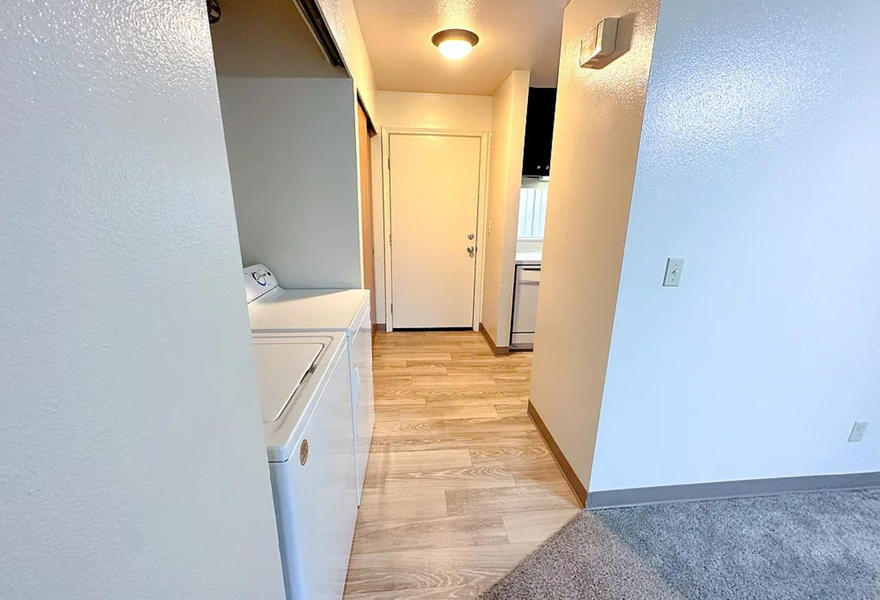 Colonial - Photo 4 of 10