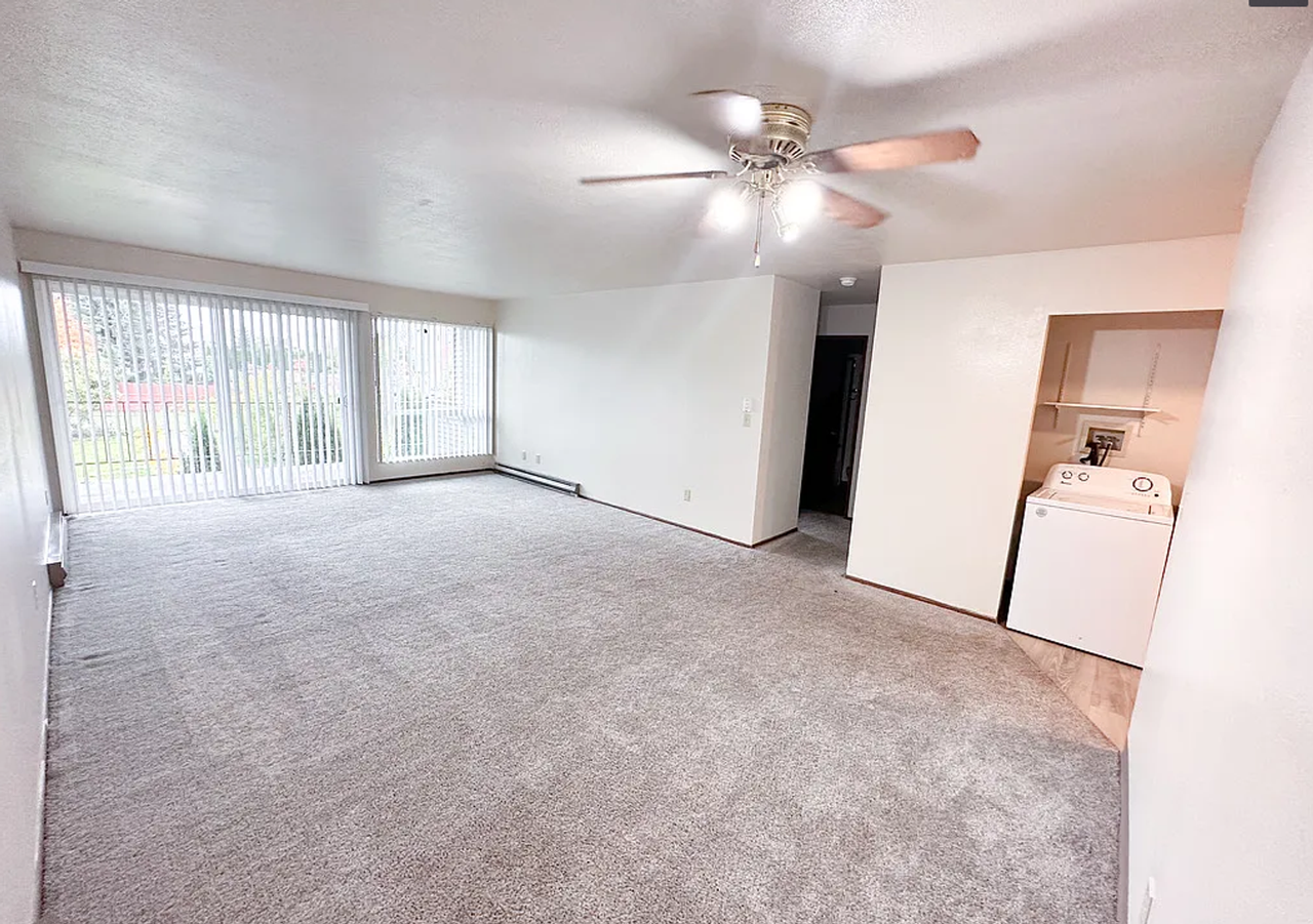 Colonial - Photo 5 of 10