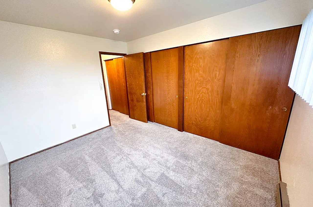 Colonial - Photo 6 of 10