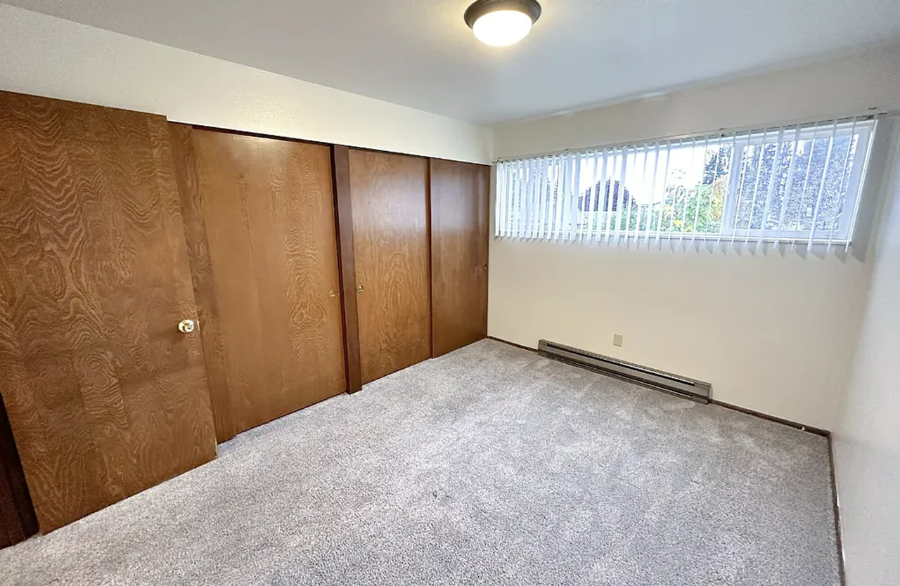 Colonial - Photo 7 of 10