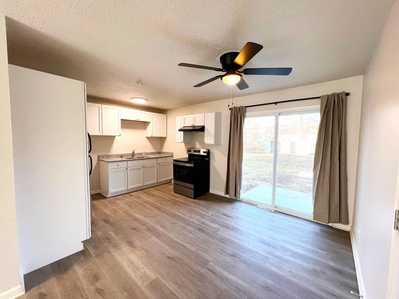 11316 Donnelly Ave - Photo 3 of 12