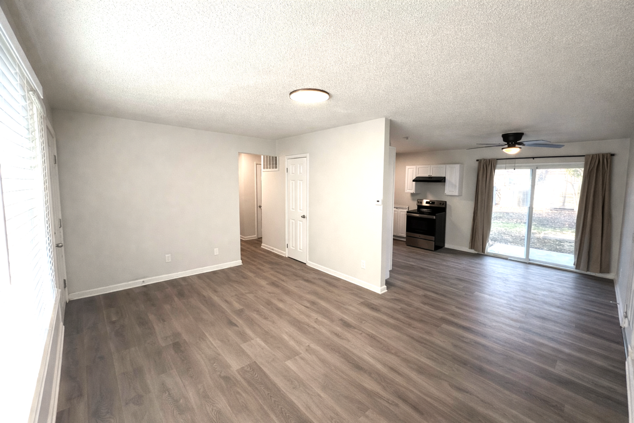 11316 Donnelly Ave - Photo 4 of 12