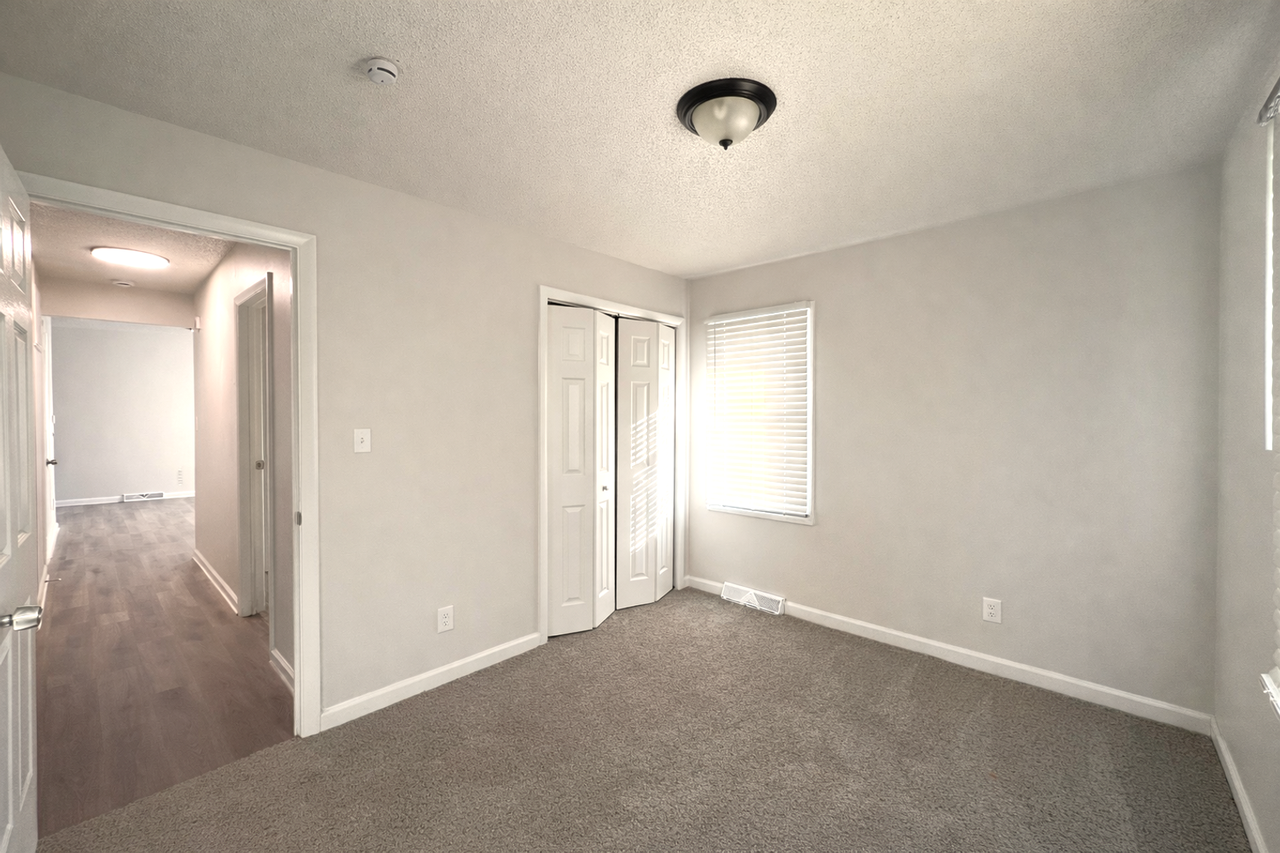 11316 Donnelly Ave - Photo 6 of 12