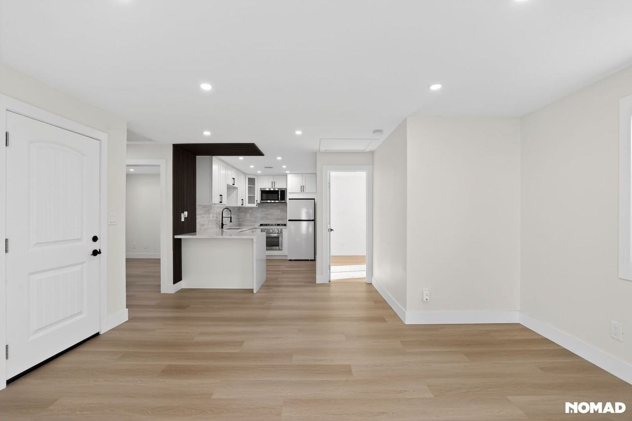 212 E Florence Ave - Photo 4 of 33