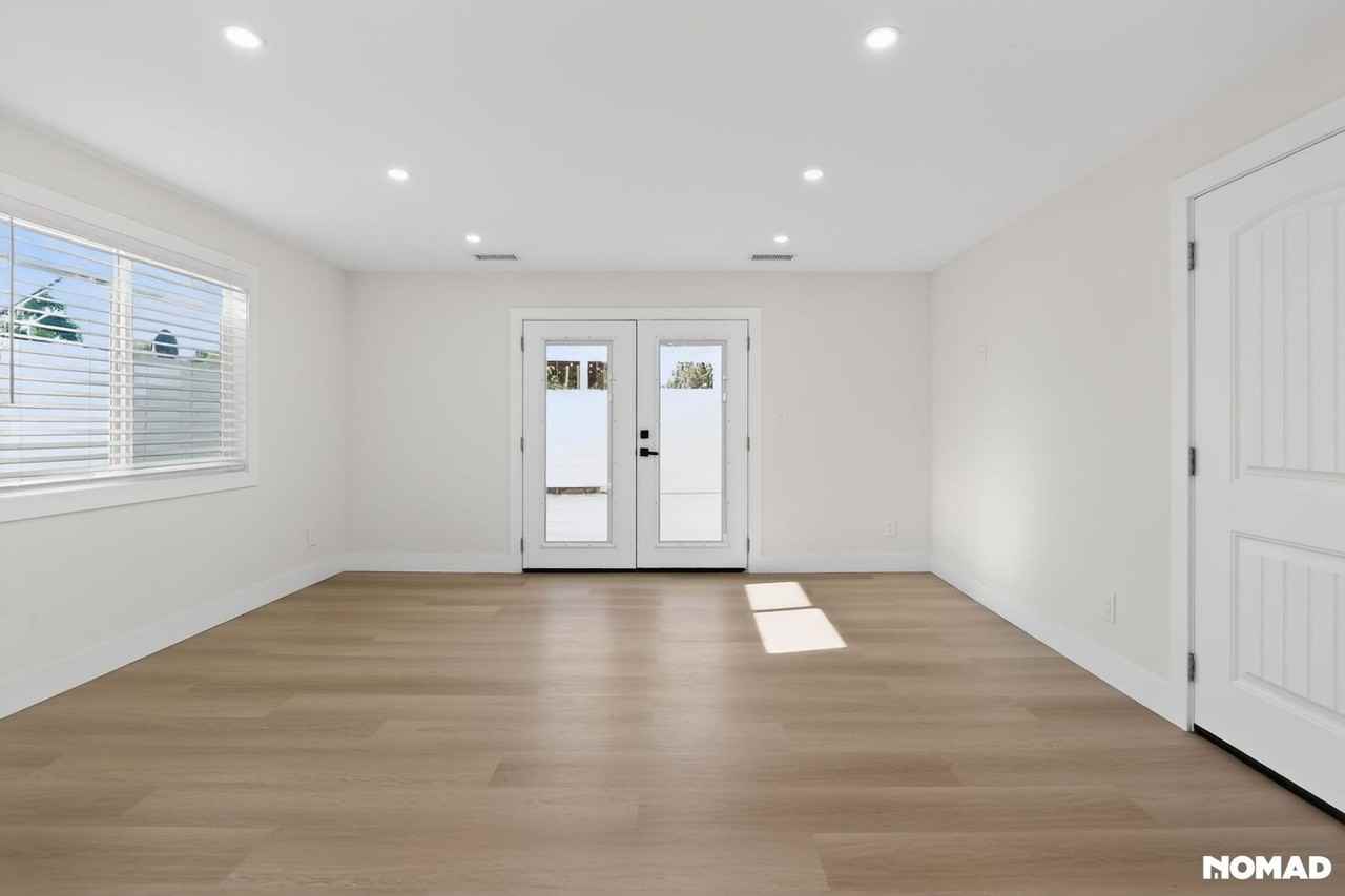 212 E Florence Ave - Photo 5 of 33