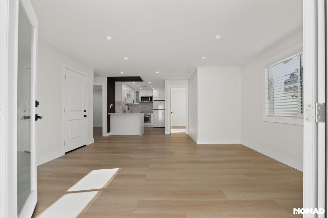 212 E Florence Ave - Photo 7 of 33