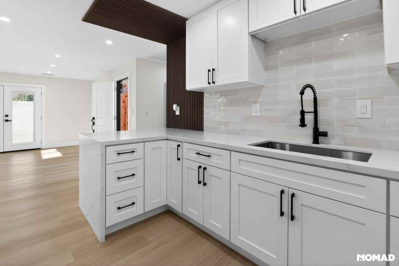 212 E Florence Ave - Photo 3 of 32