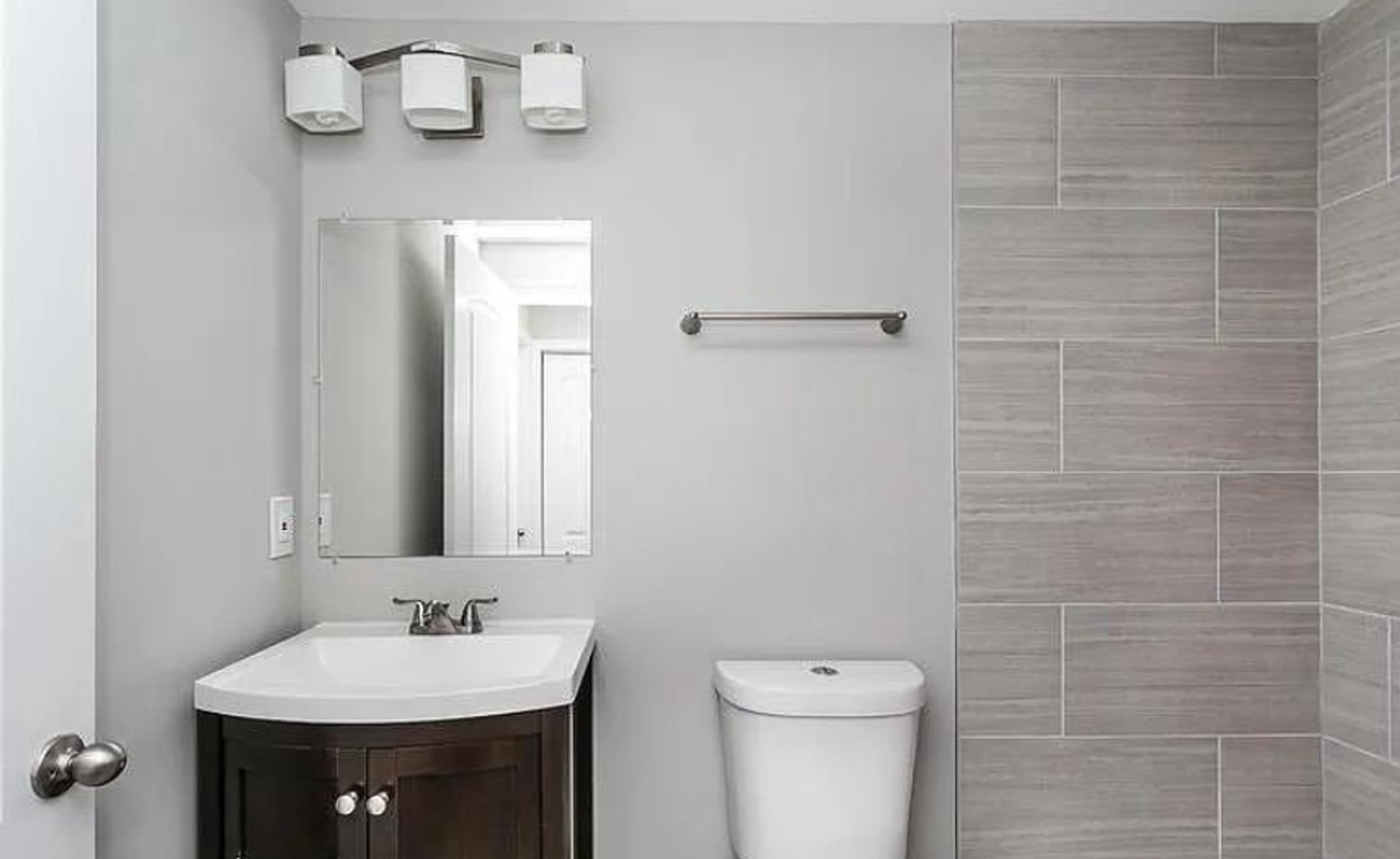 220 W Lorraine Ave - Photo 5 of 24