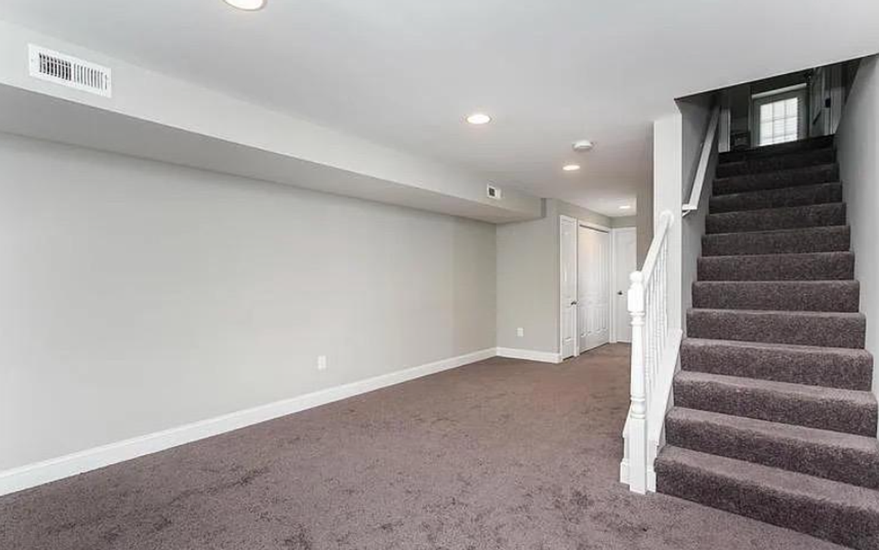 220 W Lorraine Ave - Photo 7 of 24