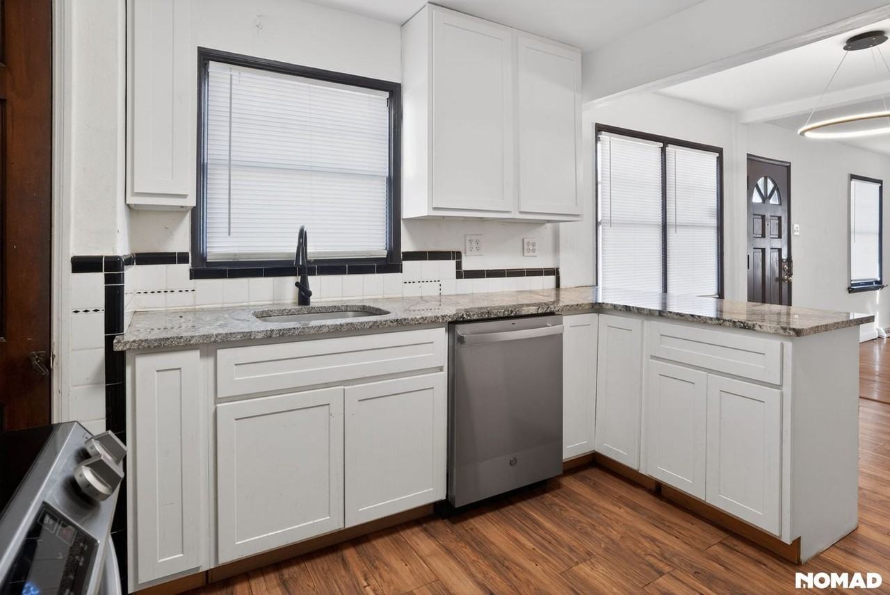 7616 Stanwood Dr - Photo 3 of 32