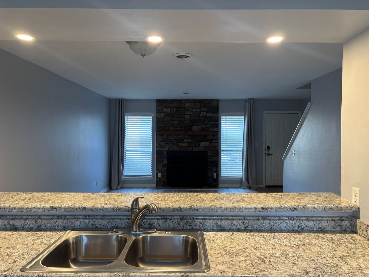 7203 Woods Crossing Dr - Photo 7 of 35