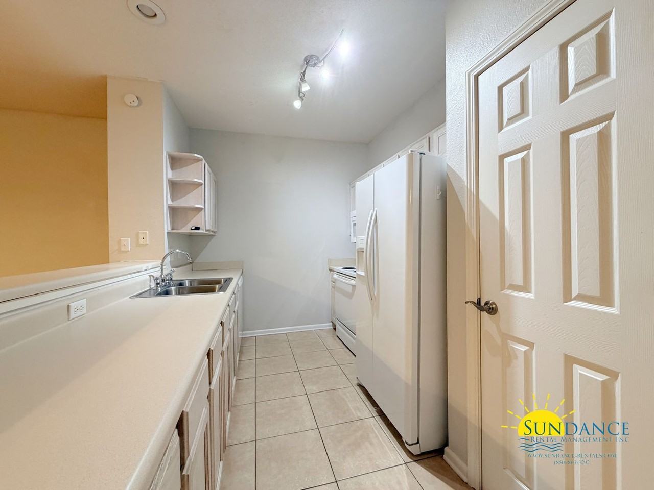 211 3rd St Se - Photo 5 of 17