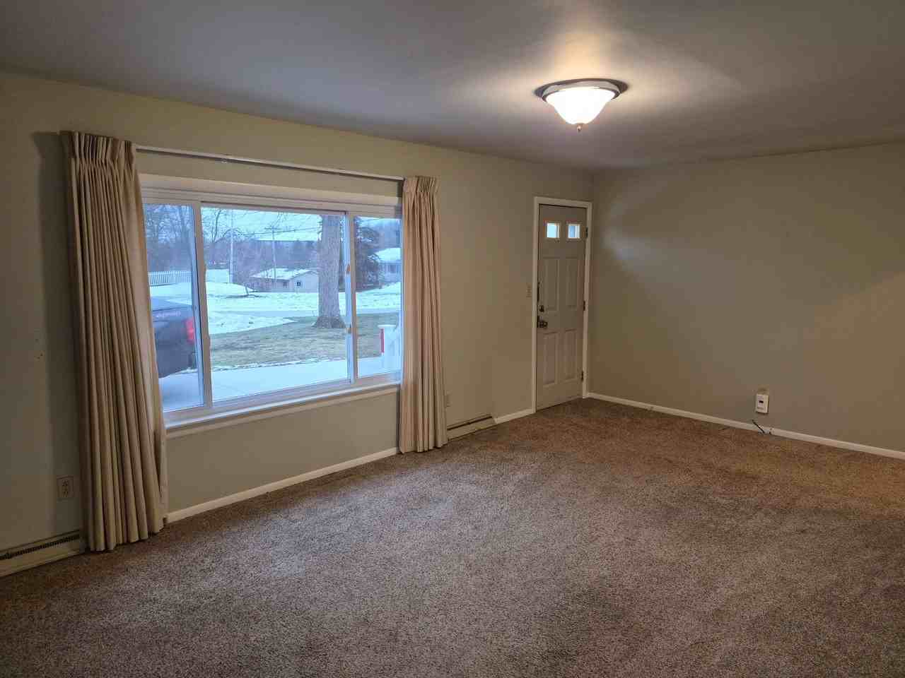 4684 Wakefield Ave Ne - Photo 3 of 18