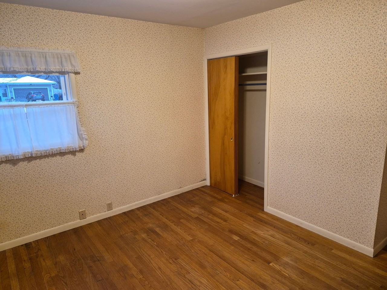 4684 Wakefield Ave Ne - Photo 5 of 18