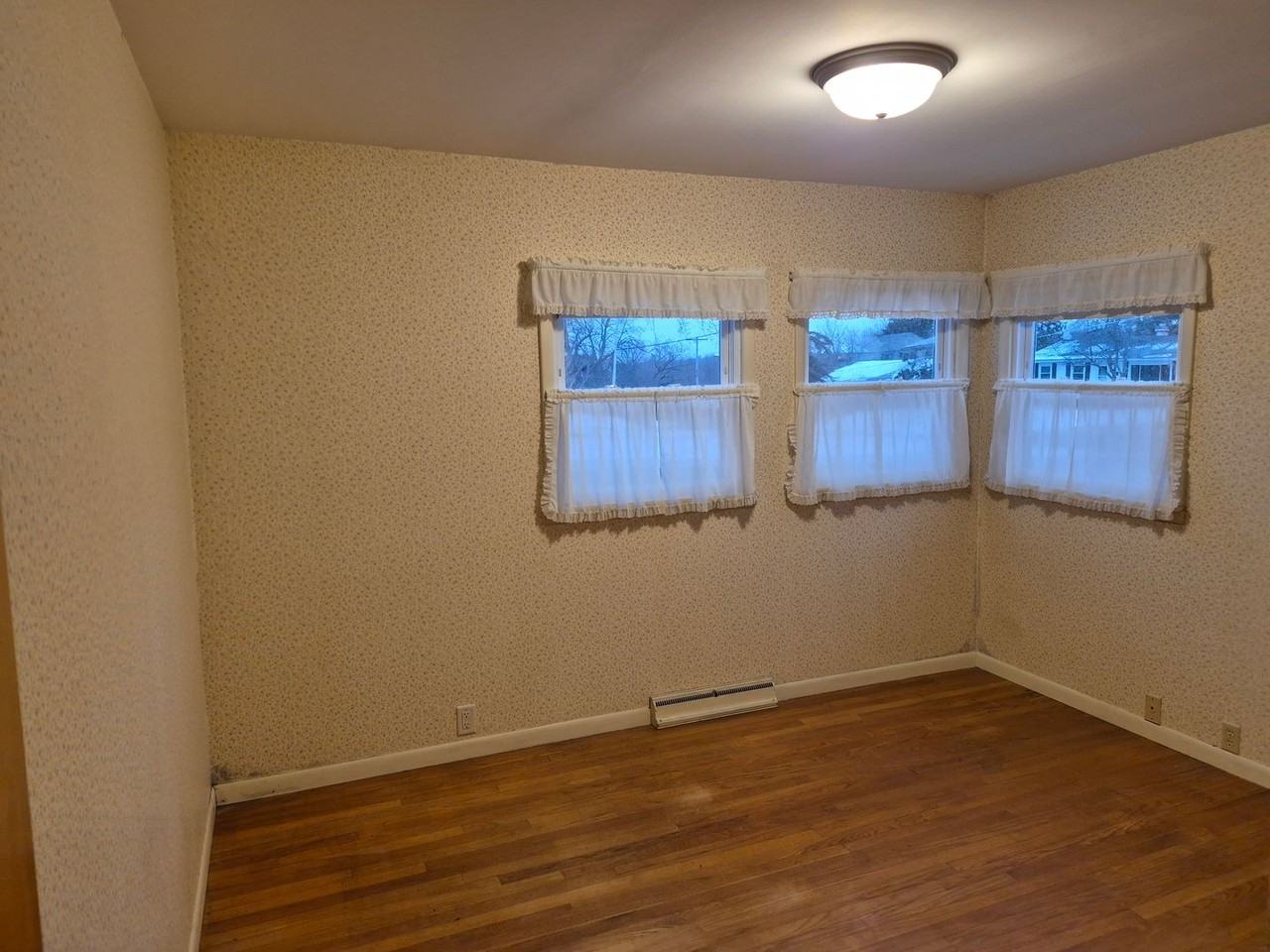 4684 Wakefield Ave Ne - Photo 6 of 18