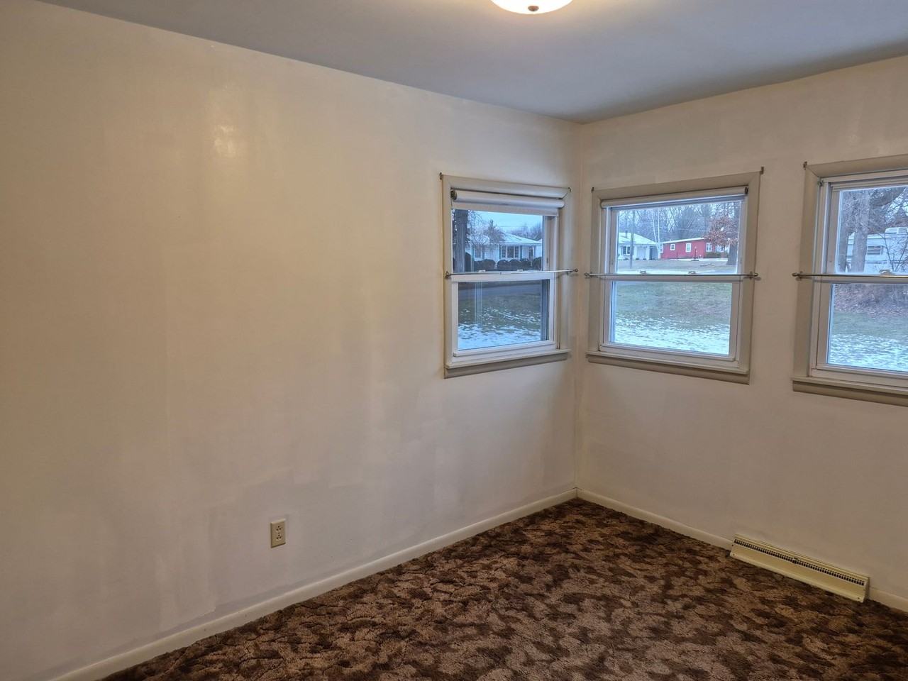 4684 Wakefield Ave Ne - Photo 7 of 18