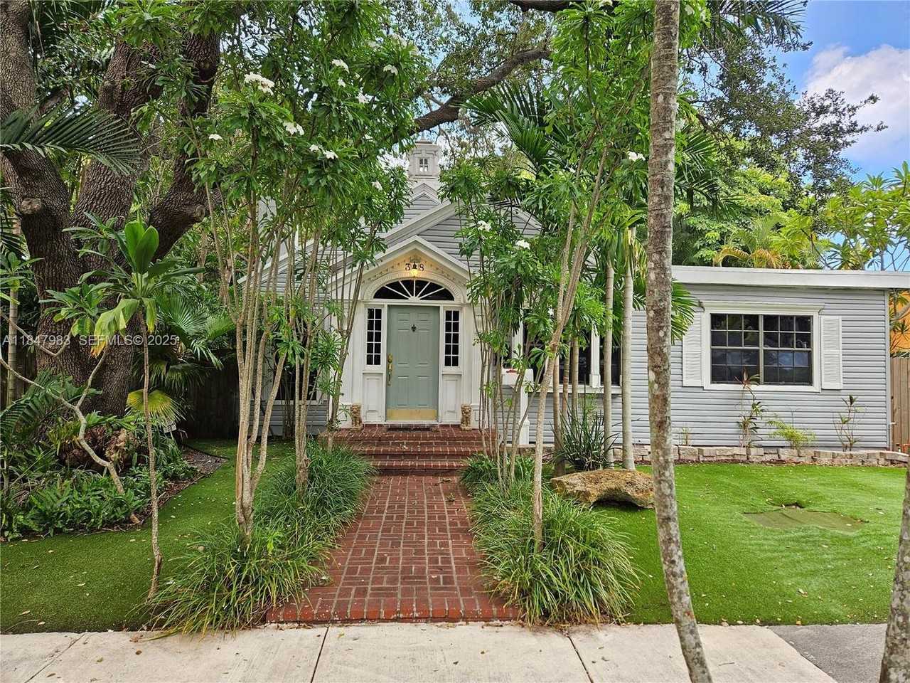 38 Sw 6th St #38 - Photo 2 of 38