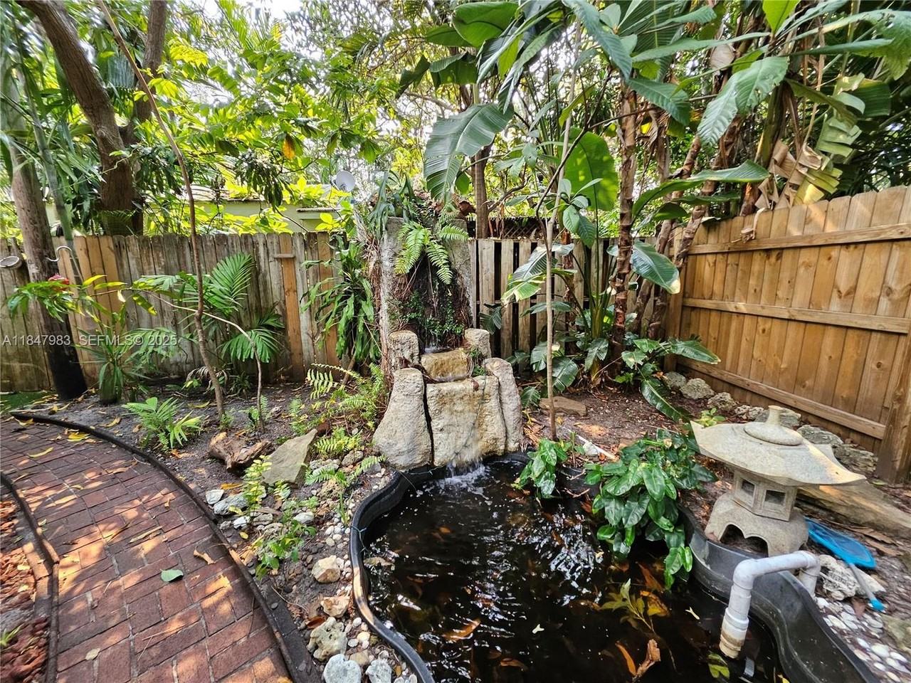 38 Sw 6th St #38 - Photo 3 of 38