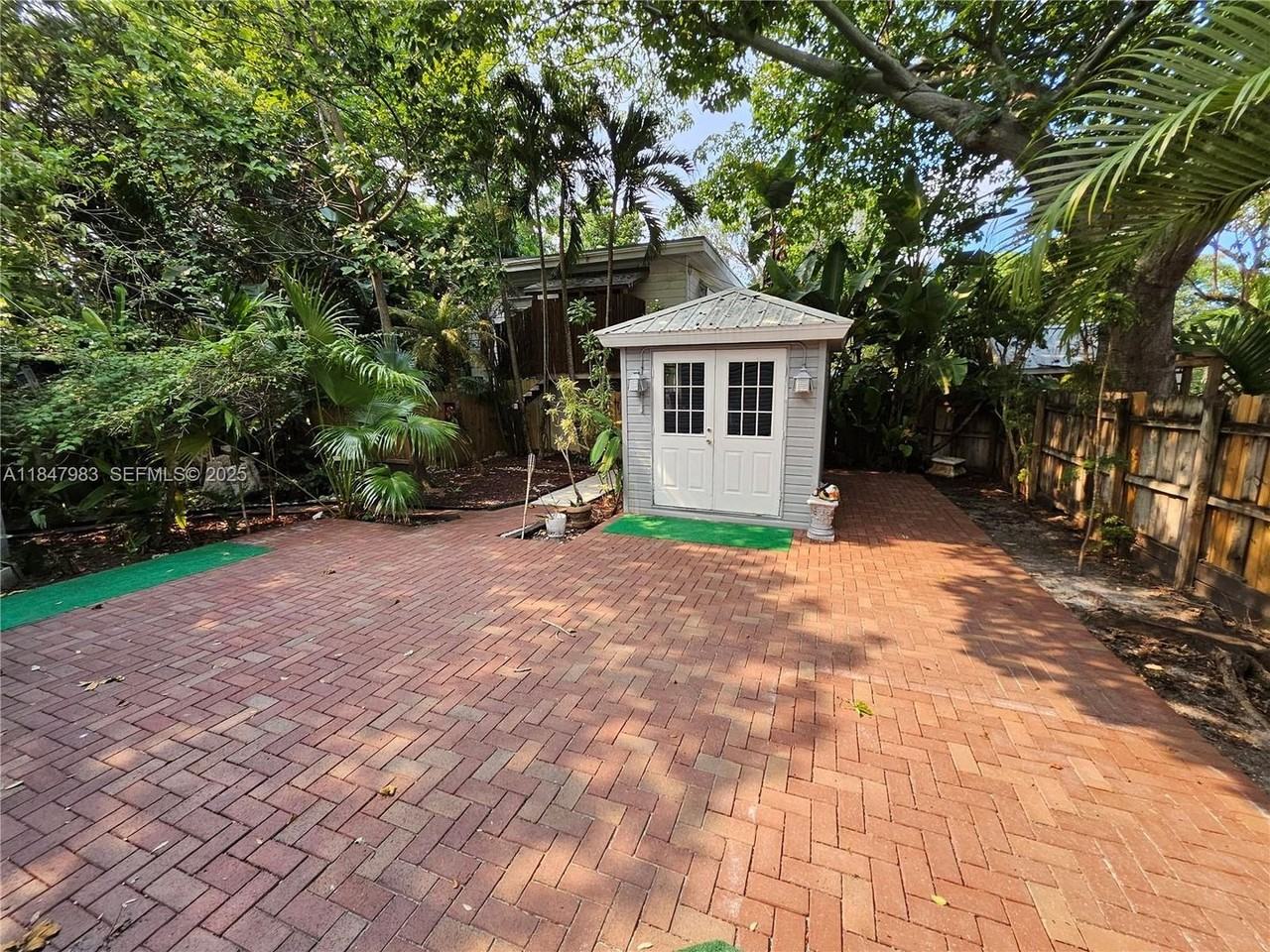 38 Sw 6th St #38 - Photo 4 of 38