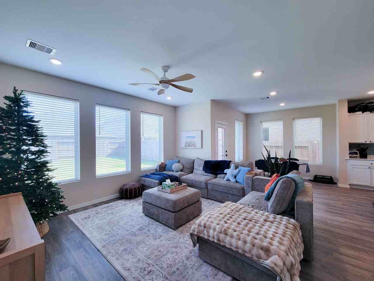 2901 Blossom Crest Way - Photo 5 of 39